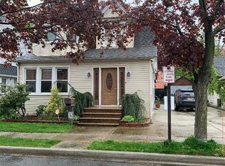 57 5th St, Valley Stream, NY 11581