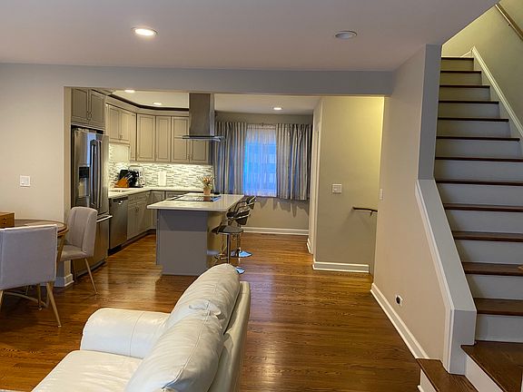 3rd image of 1442 Willow Ave