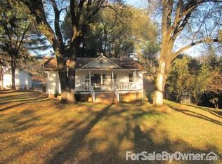 40 Grove Rd, Sylva, NC 28779