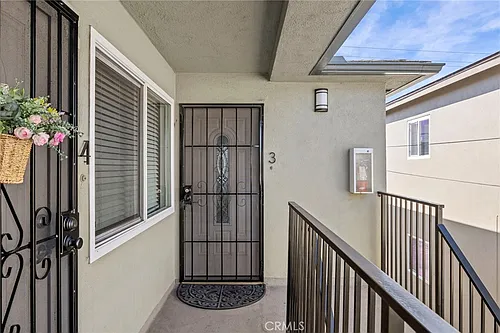 3027 E 3rd St #3 Photo 1