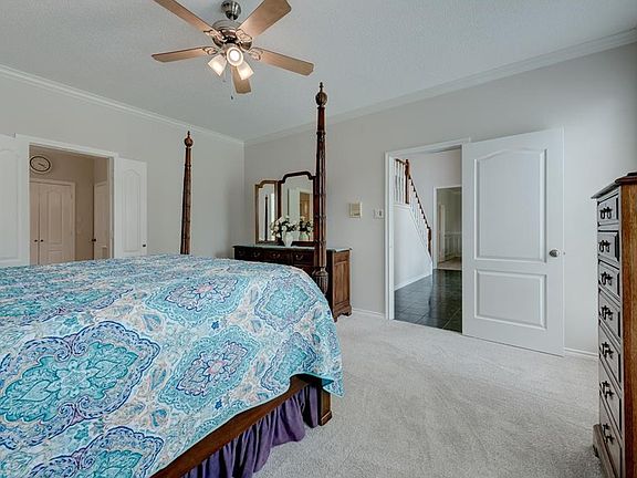 5th image of 2045 Colborne Dr