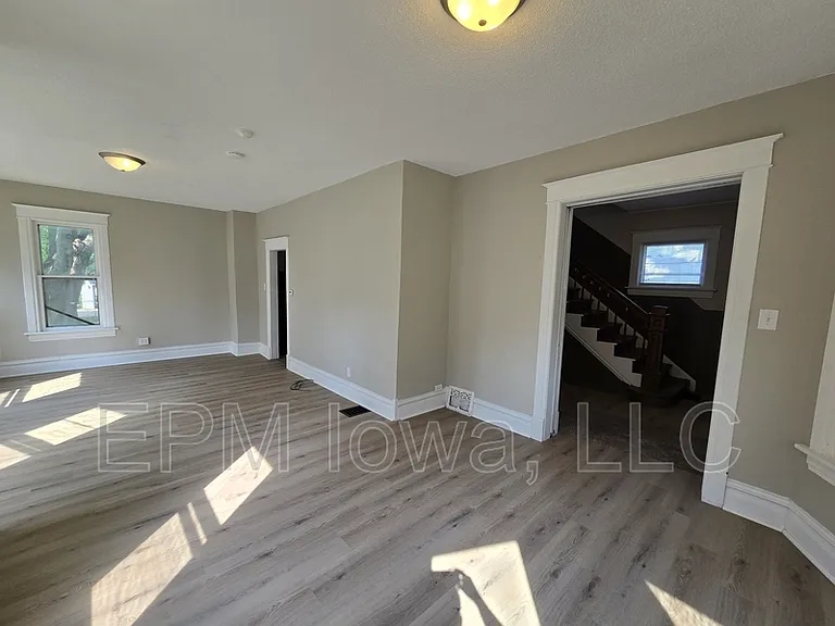 422 Baltimore St — Photo 5