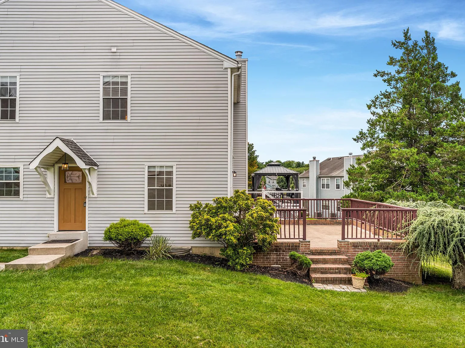 2 bed, 2.5 bath, 2960 sqft, $3,700 — Photo 3