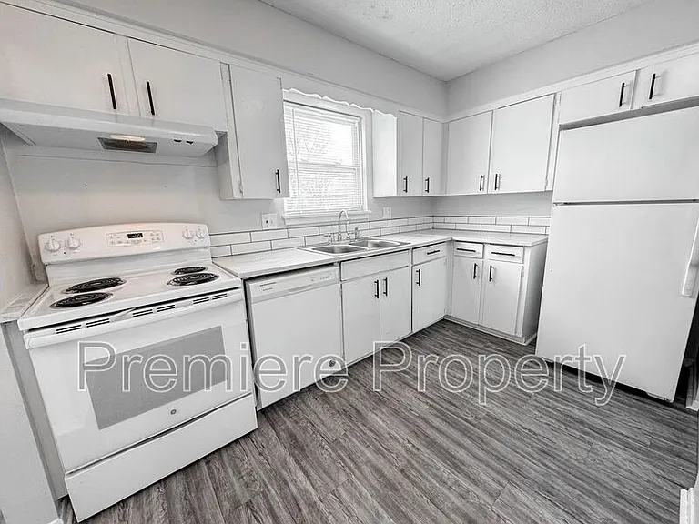 219 N Oak Dr #A — Photo 4