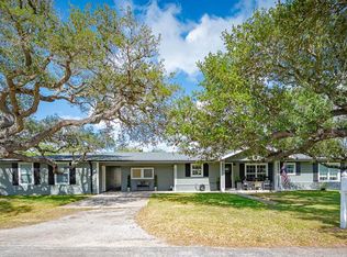 302 S 5th St, Rockport, TX 78382