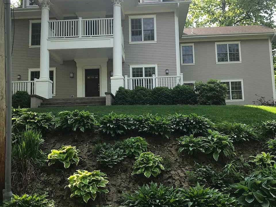2nd image of 327 Blackhawk St