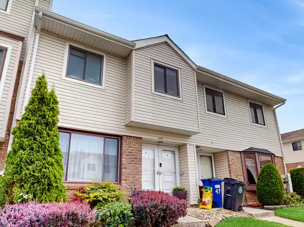 45 Redwood Loop image 1 of 12