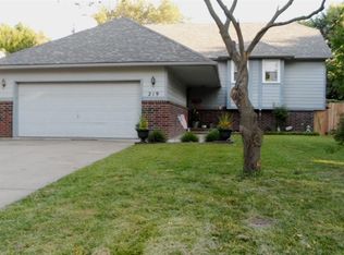 219 E Forest Park Ct, Derby, KS 67037