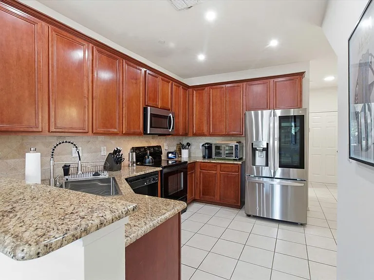7237 Rembrandt Dr — Photo 5