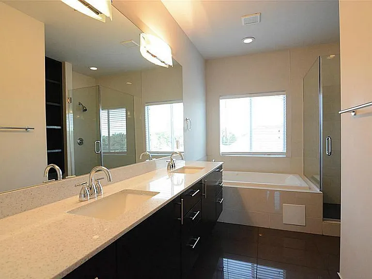 4708 Crawford St — Photo 16