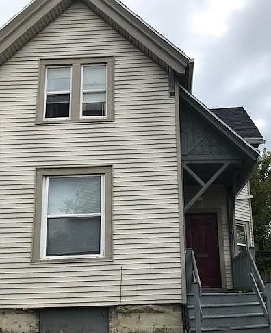 View of front of the house and entryway