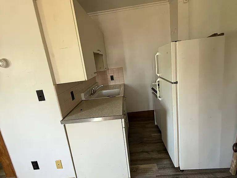 611 1st St W #3 — Photo 5