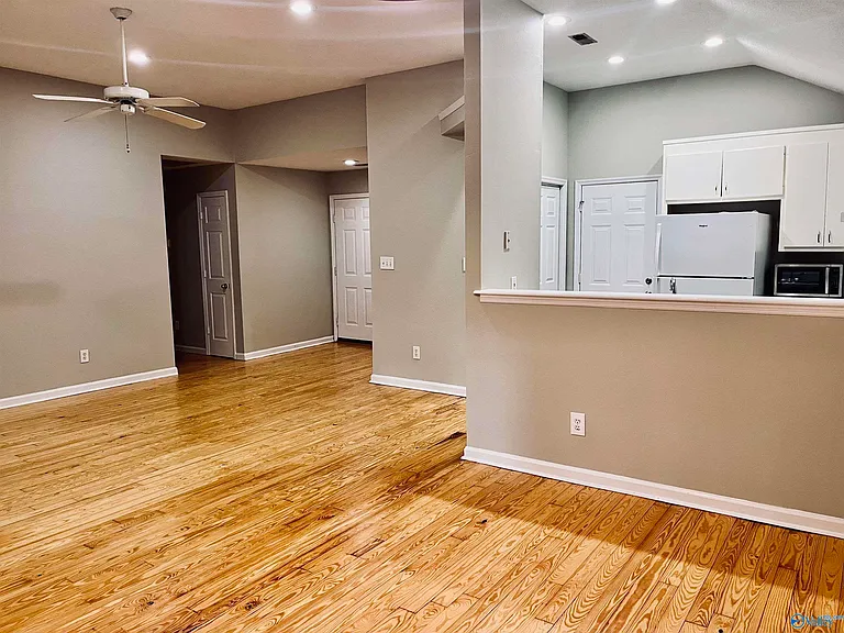 232 Mountain Creek Dr — Photo 3