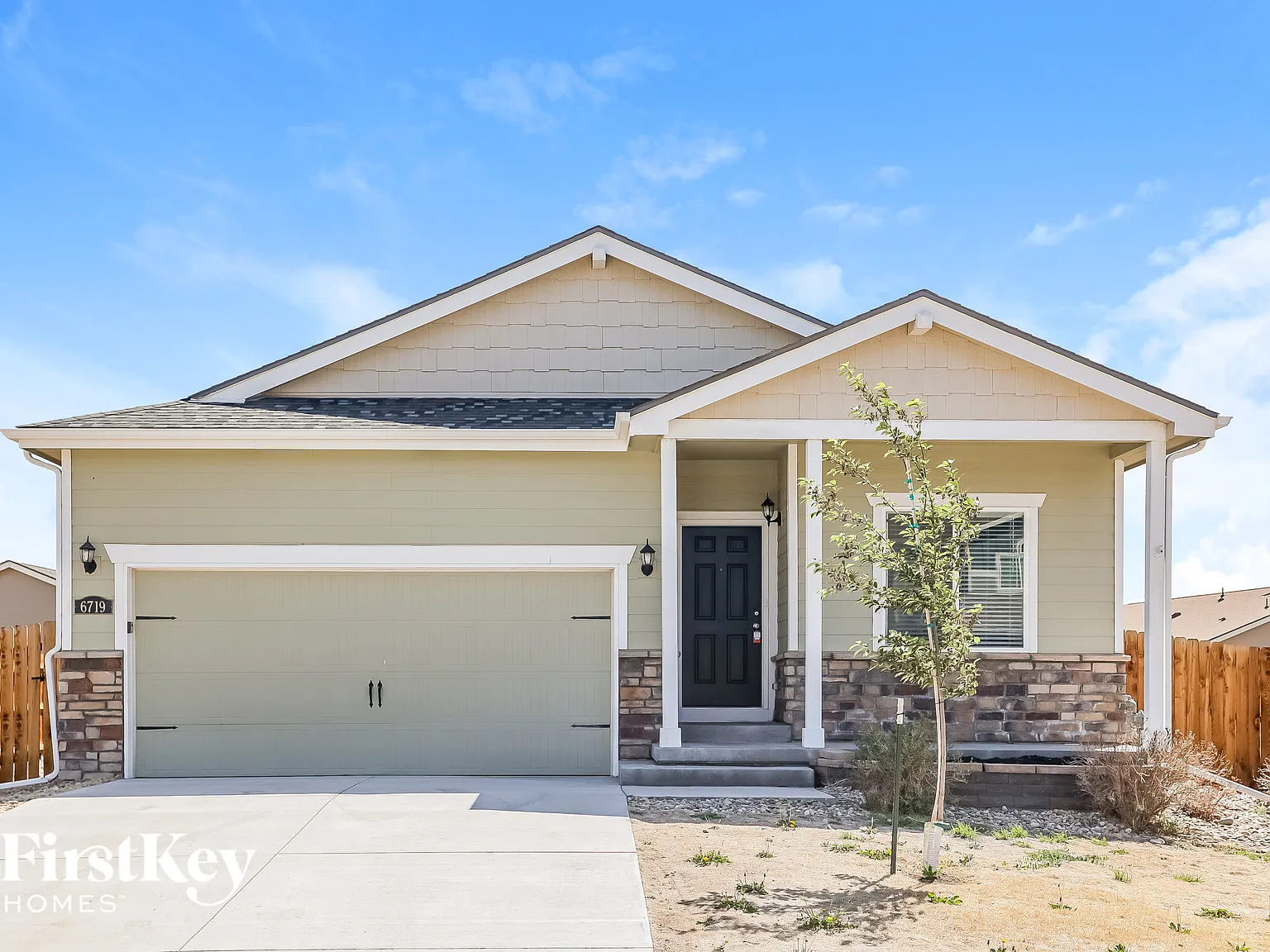 3 bed, 2.0 bath, 1469 sqft, $2,070 — Photo 1