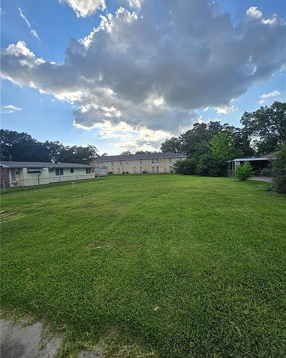 1st image of 320 Little Farms Ave
