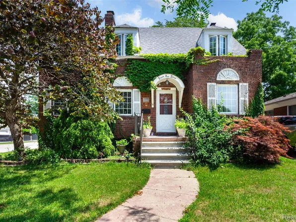 8911 Manor Ave, Allen Park, MI 48101