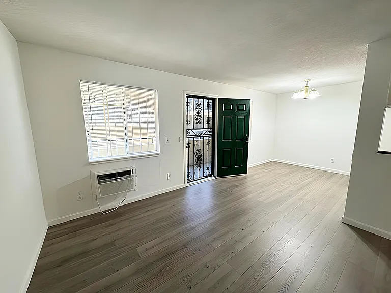 3963 Melrose Ave #2 — Photo 1