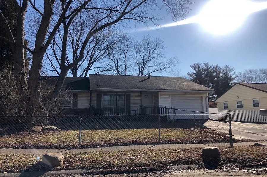 221 Greenlee Dr photo 1