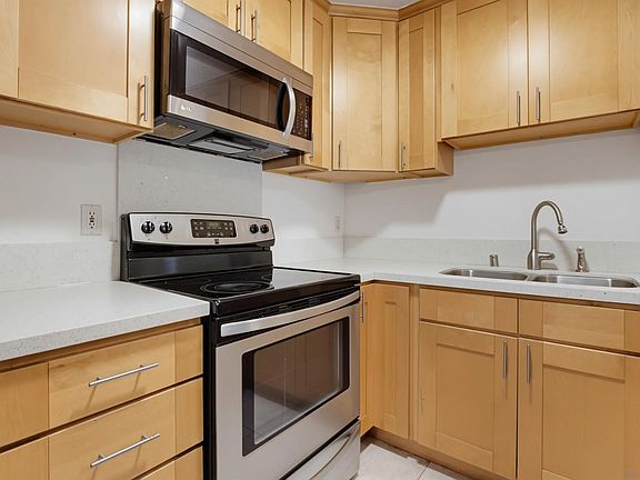 5th image of 8332 Regents Rd Unit E