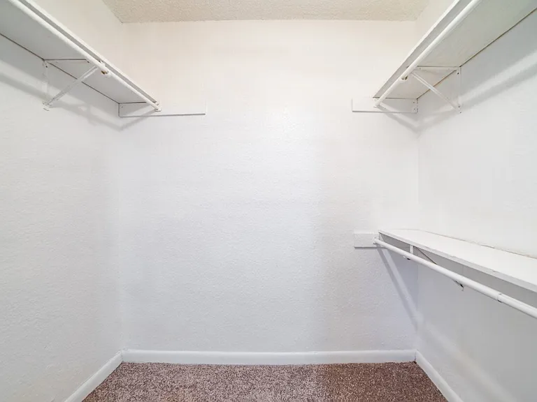 Lago Bello Apartment Homes — Photo 8