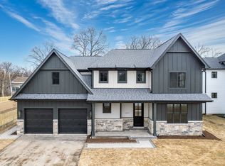 1035 Prairie Lawn Rd, Glenview, IL 60025