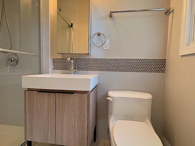 ensuite bathroom 2