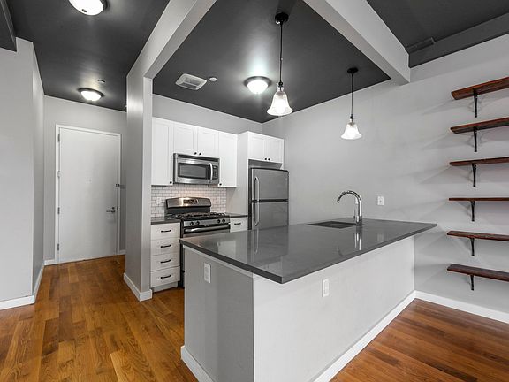 4th image of 226 15th St APT 2E