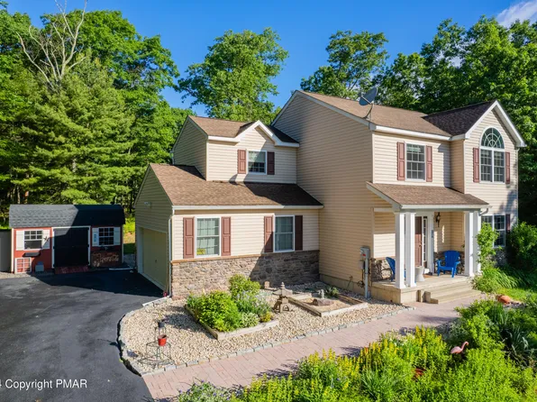 4130 Country Meadow Ln, Stroudsburg, PA 18360