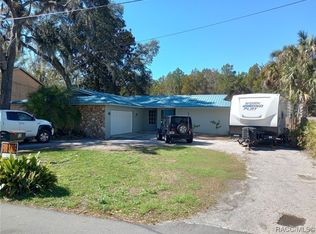12 Palm Dr, Yankeetown, FL 34498