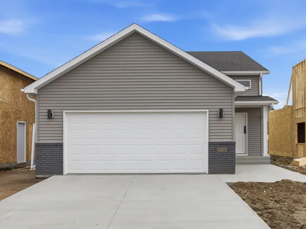 6718 Belding Dr S, Fargo, ND 58104
