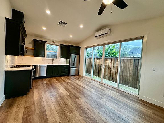4th image of 301 1/2 Coloma St