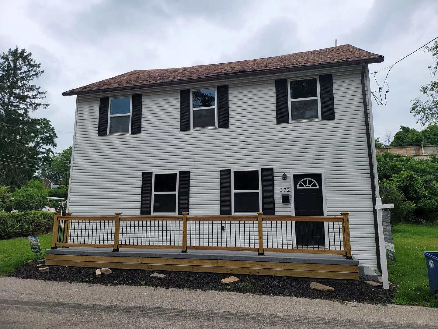 372 Oak St photo 1