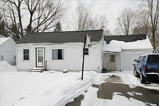 2nd image of 888 Riverview Dr