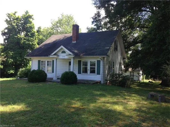 1512 Brevard Rd, Hendersonville, NC 28739