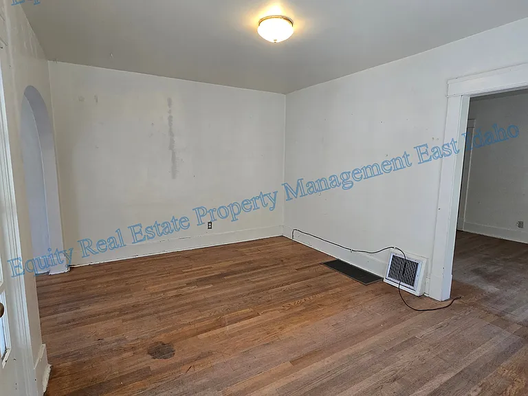 925 W Clark St #925 — Photo 4