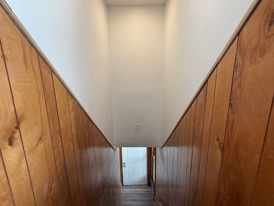 Entry stairway