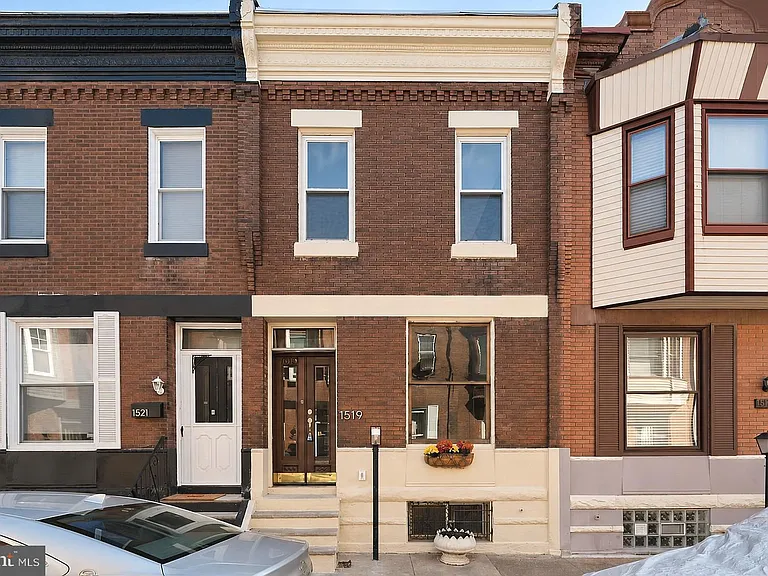 1519 N Dover St — Photo 1