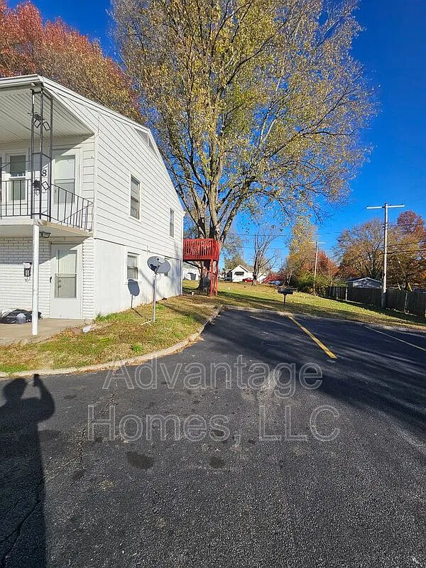 3 bed, 1.0 bath, 1000 sqft, $1,300 — Photo 3