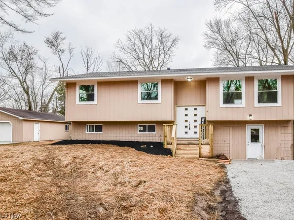 2859 Wayne St, Norton, OH 44203
