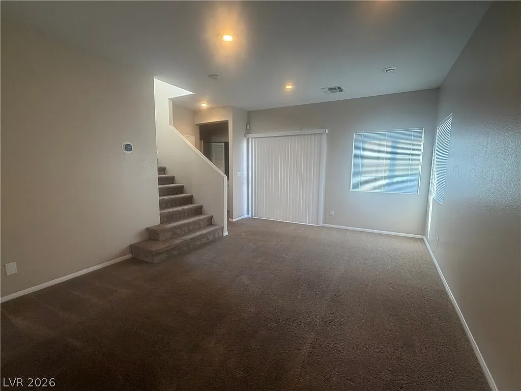 3 bed, 2.5 bath, 1405 sqft, $2,045 — Photo 3