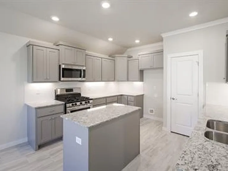 824 Copper St — Photo 2