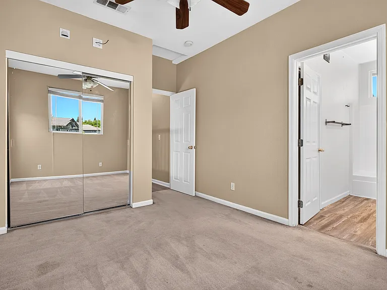 5230 Bay St — Photo 48