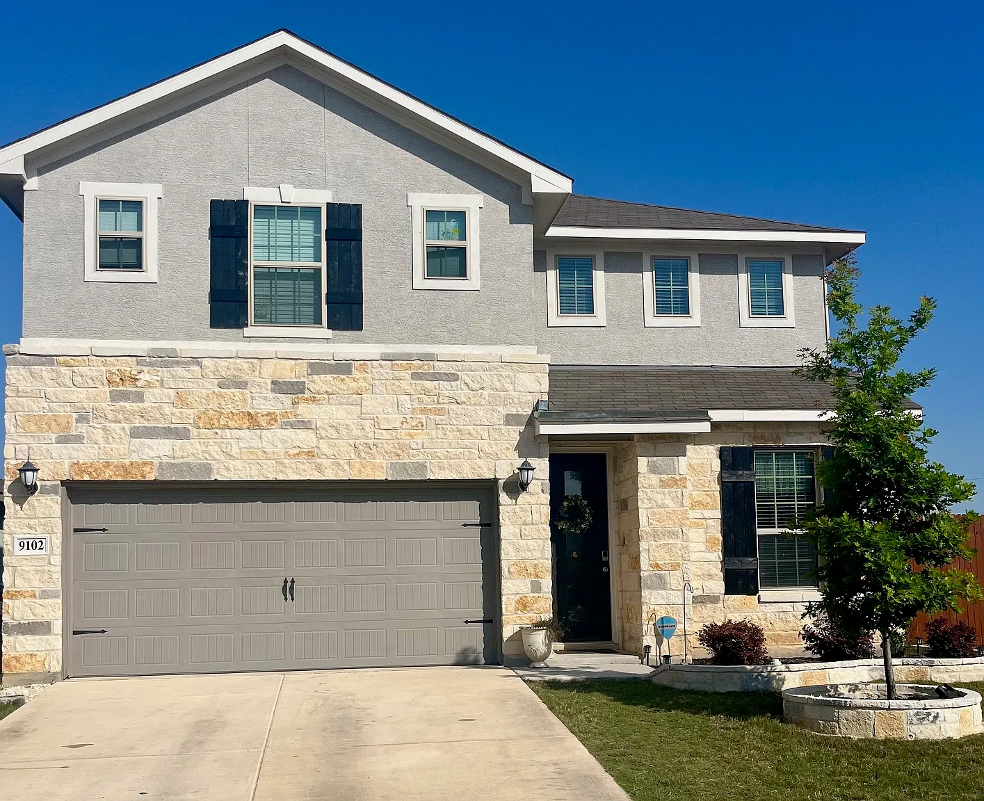 4 bed, 2.5 bath, 2466 sqft, $2,150 — Photo 1