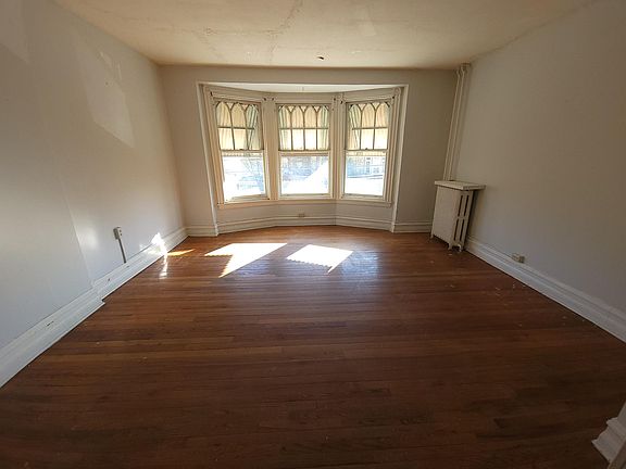 Living room w/ Closet