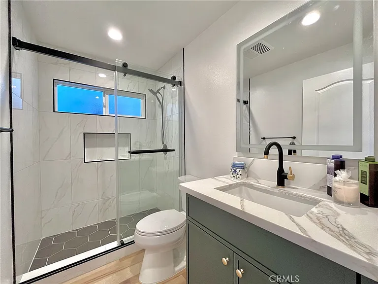 938 E Sandra Ave #B — Photo 8