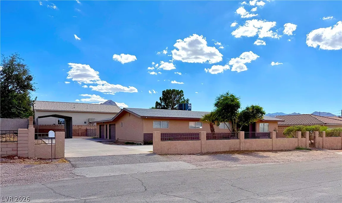 3 bed, 2.0 bath, 1556 sqft, $2,320 — Photo 1