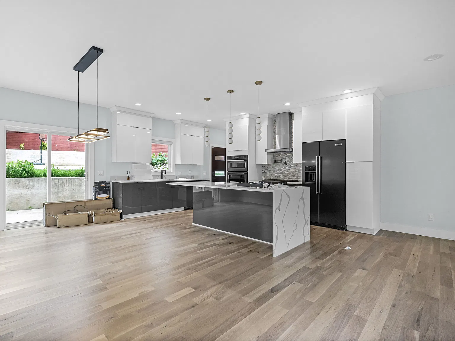 4 bed, 3.0 bath, 2600 sqft, $4,000 — Photo 4