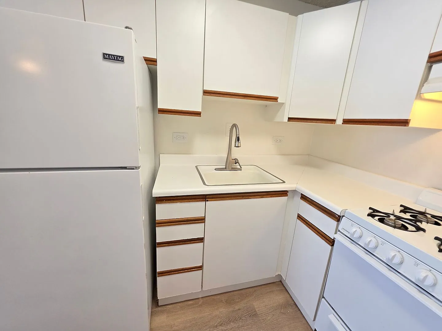 Fern Terrace - Renovated 2/2/1 with spacious lanai and washer/dryer in unit! — Photo 4