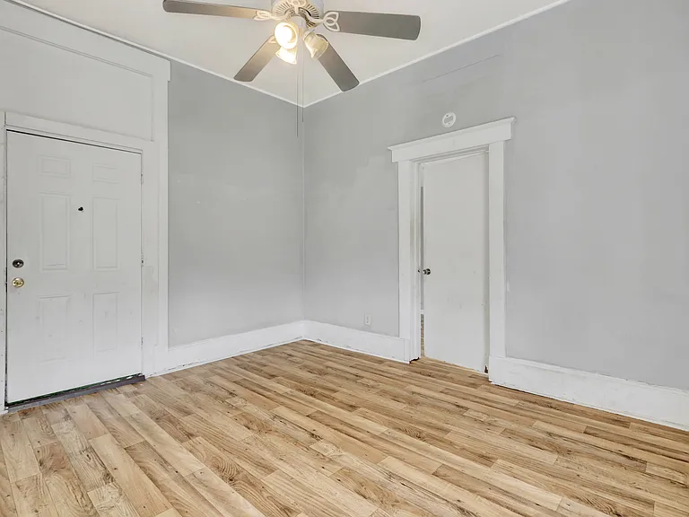 Breeze Apartments — Photo 30