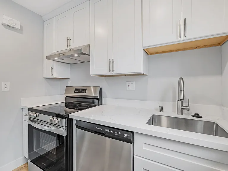 Silicon Valley Apartments — Photo 31